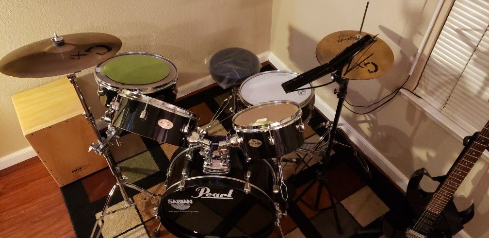 Pearl RHYTHM TRAVELLER Drum Set With Throne