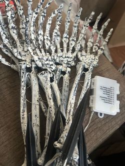 Skeleton hands lights up