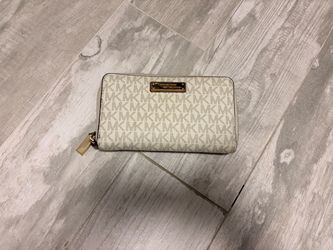 Michael Kors zip wallet