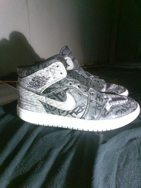 π₯ Custom Air Jordan 1 Mid "Graffiti Black & White" β Size 7