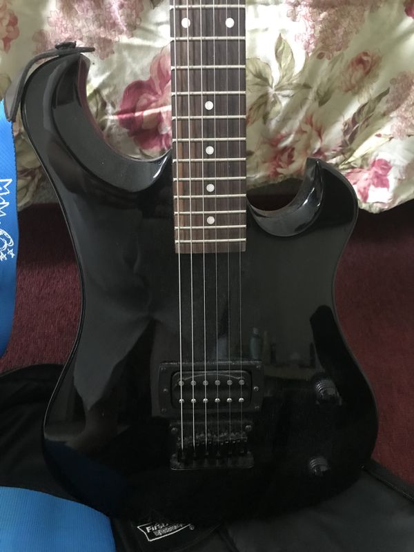 First Act Electric Guitar Me636 Black Amplifier Ma104 And First Act Electric Guitar Me636 Black Amplifier Ma104 And Carrying Bag Used All In Great Condition 95 00