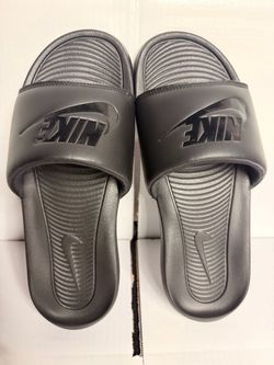 Nikes slides size 10