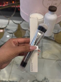 Haus Labs  Dual-Ended Multi-Purpose Brush💕