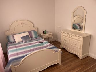 Fairly New Bedroom Set