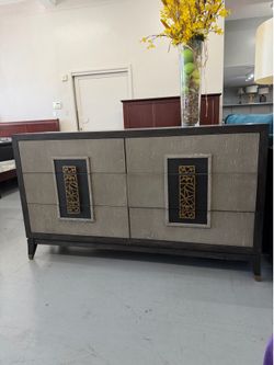 Pretty Modern Storage Dresser - Quality Furniture - SAME DAY Delivery or Pick Up