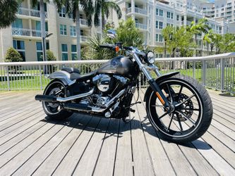 2016 Harley Davidson Breakout Store bike ** Yes Financing **