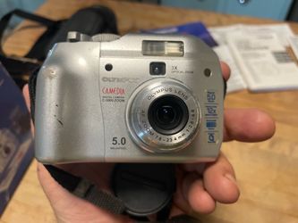 Vintage Olympus C-500 digital zoom camera