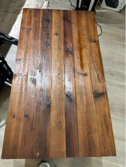 Solid wooden coffee table with double storage