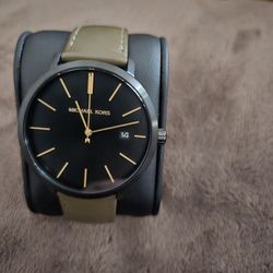 Michael Kors Men’s Watch – Black Dial & Genuine Leather Strap