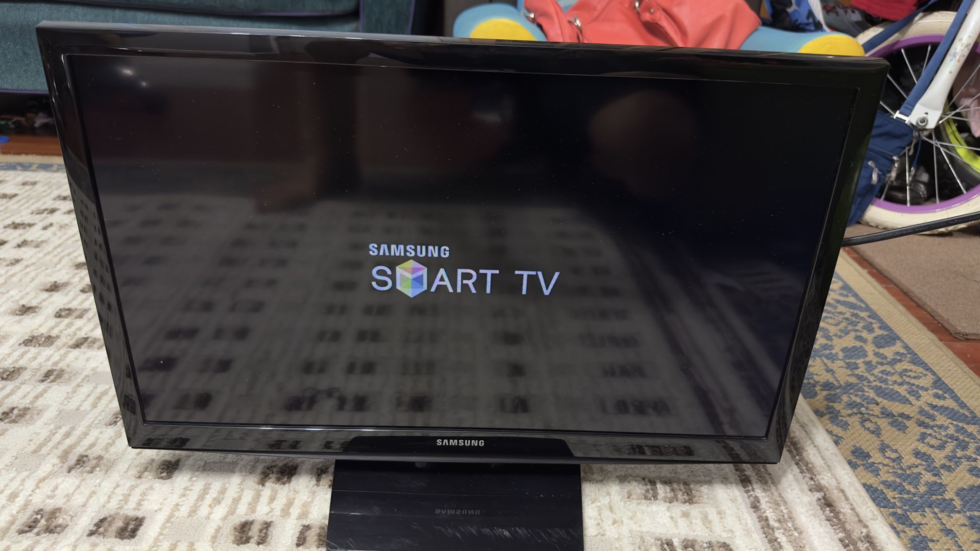 Samsung Smart TV 24” With Original Remote Control