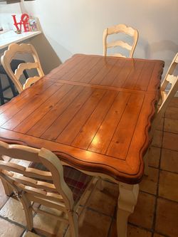 Dining Room Table & Chairs