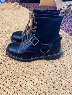 Women’s size 8 docs