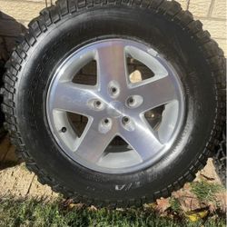 READ DESCRIPTION Jeep OEM Wheels / Used Tires Included 