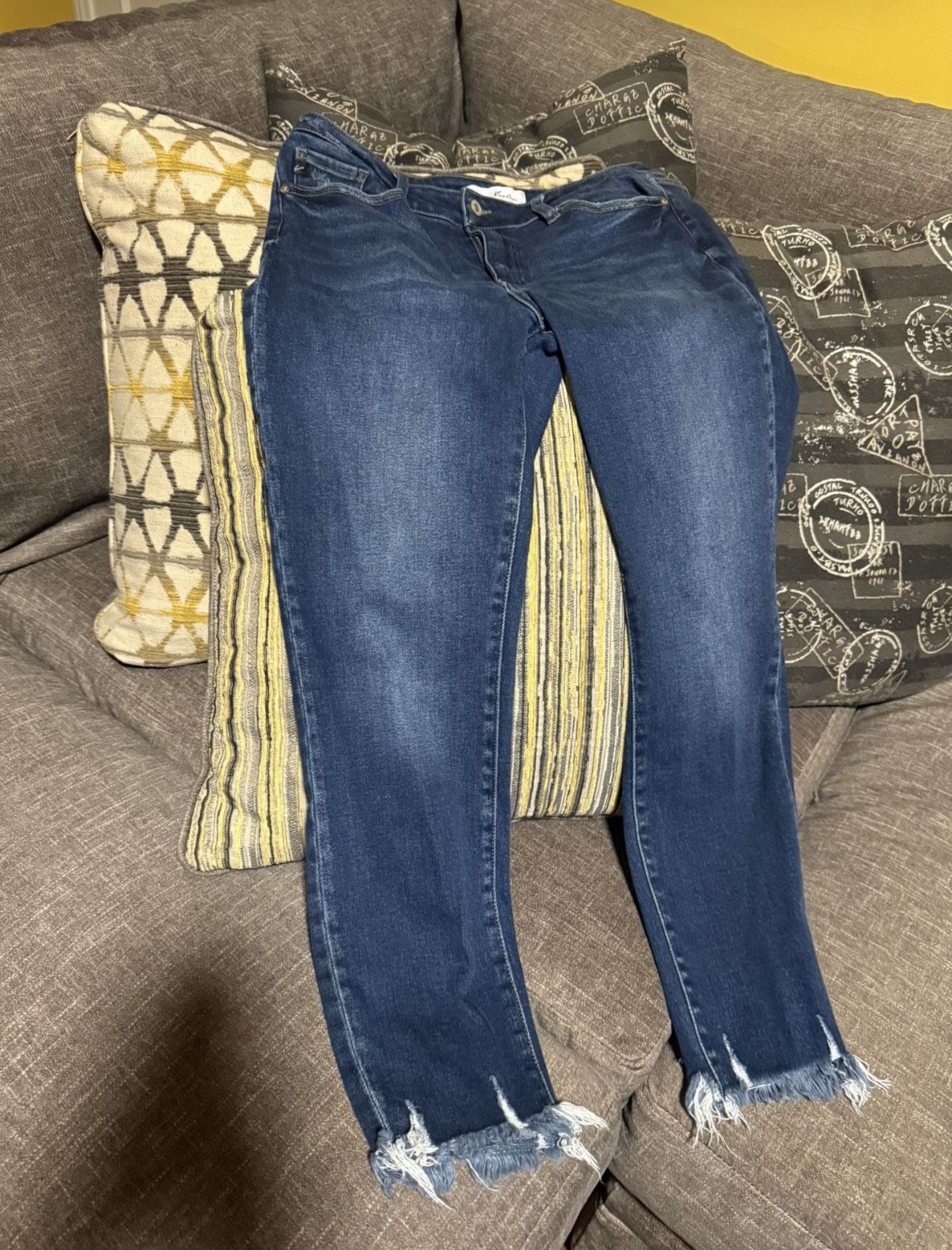 Like New KANCAN Dark Wash With Whiskering & Distressed/Frayed Hems Size 15/31