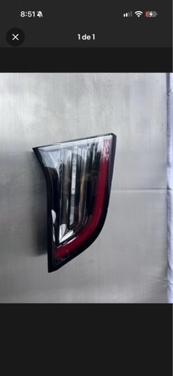 Tesla 3-2027 driver side inner tail light.