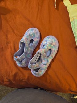 Girl water shoes