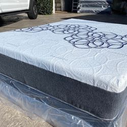 Queen Bamboo Hybrid Cool Gel Memory Foam Mattress!!