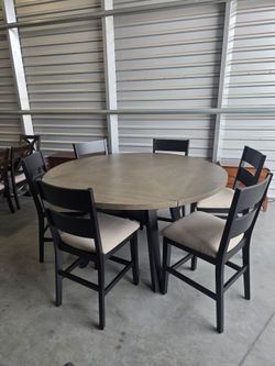 Easton 7-piece Square to Round Dining Set
Convertible square-to-round table design for maximum versatility
Includes 6 comfortable dining chairs with