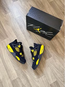 Air Jordan 4 “Thunder”