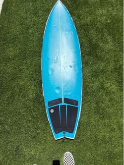 Handshaped Twinsman Model 5’9” twin fin surfboard