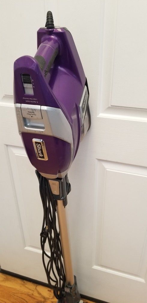SHARKS VACUUM WITH AMAZING POWER SUCTION. , WORKS EXCELLENT. , AMAZING POWER SUCTION ,