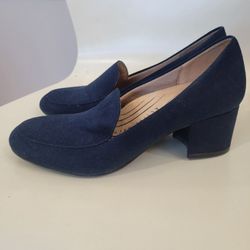 Navy Blue Size 7 Pumps