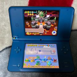 Nintendo DSi XL Blue w/ Charger