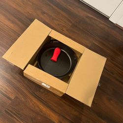 Just one time used 12 Inch Iron Skillet - MOVE OUT SALE BY 05/25/25