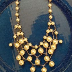 Elegant pearl necklace with adjustable chain.