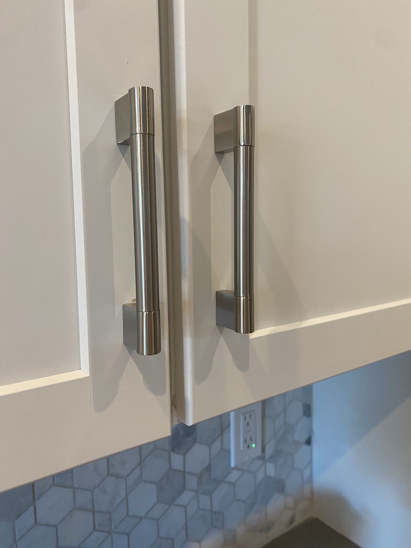 Cabinet Hardware/Door pulls