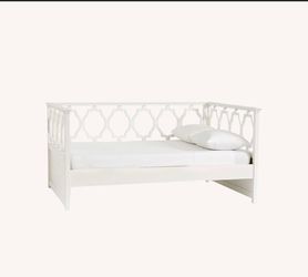 Like New Pottery Barn ELSIE Day Bed with FULL SIZE Mattress