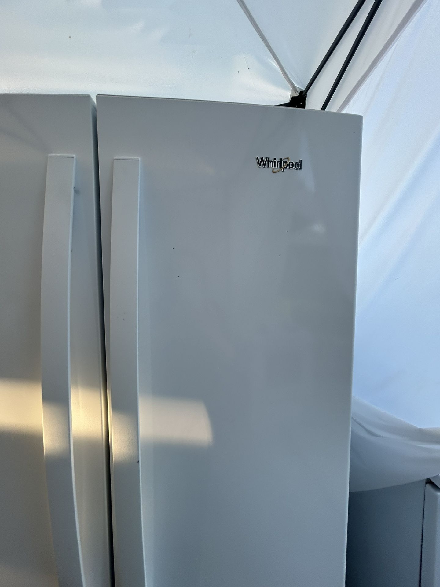 Whirpool Beautiful White Refrigerator