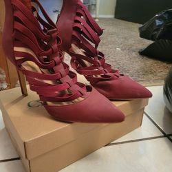 8 1/2 maroon heels