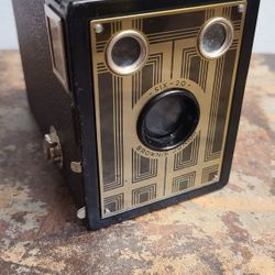 Vintage 1930s Kodak Brownie Junior Six 20 camera, untested.

