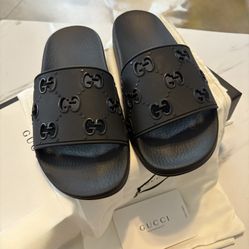 AUTHENTIC   WOMENS GUCCI SLIDES