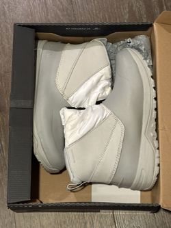women’s North Face Yukiona Ankle Boot - Gray / White - sz 8 
