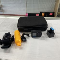 GoPro Hero 10 Black 5.3k/23 Mp with 128 Gb Card, 2 Batteries, Dual Charger & Accessories TPW016402