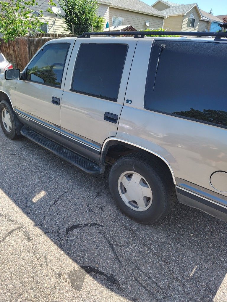 1998 Chevy Tahoe 254k Needs Work