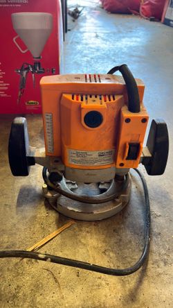 Plunge router with brake