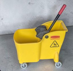 Rubbermaid commercial mop bucket
