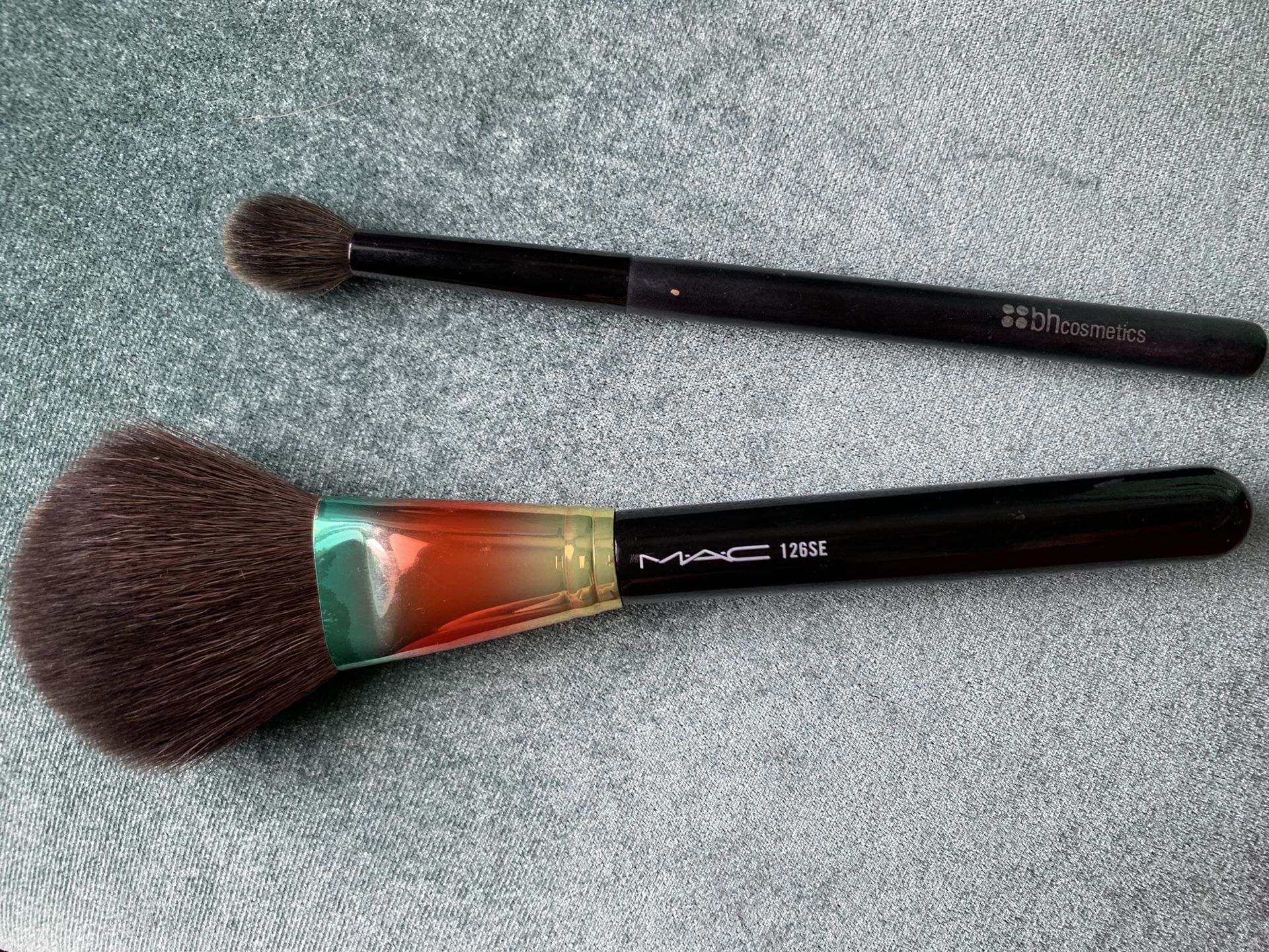 Mac makeup brush and eyeshadow blender brush