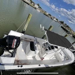 2018 Keylargo 236 WI with trailer boat