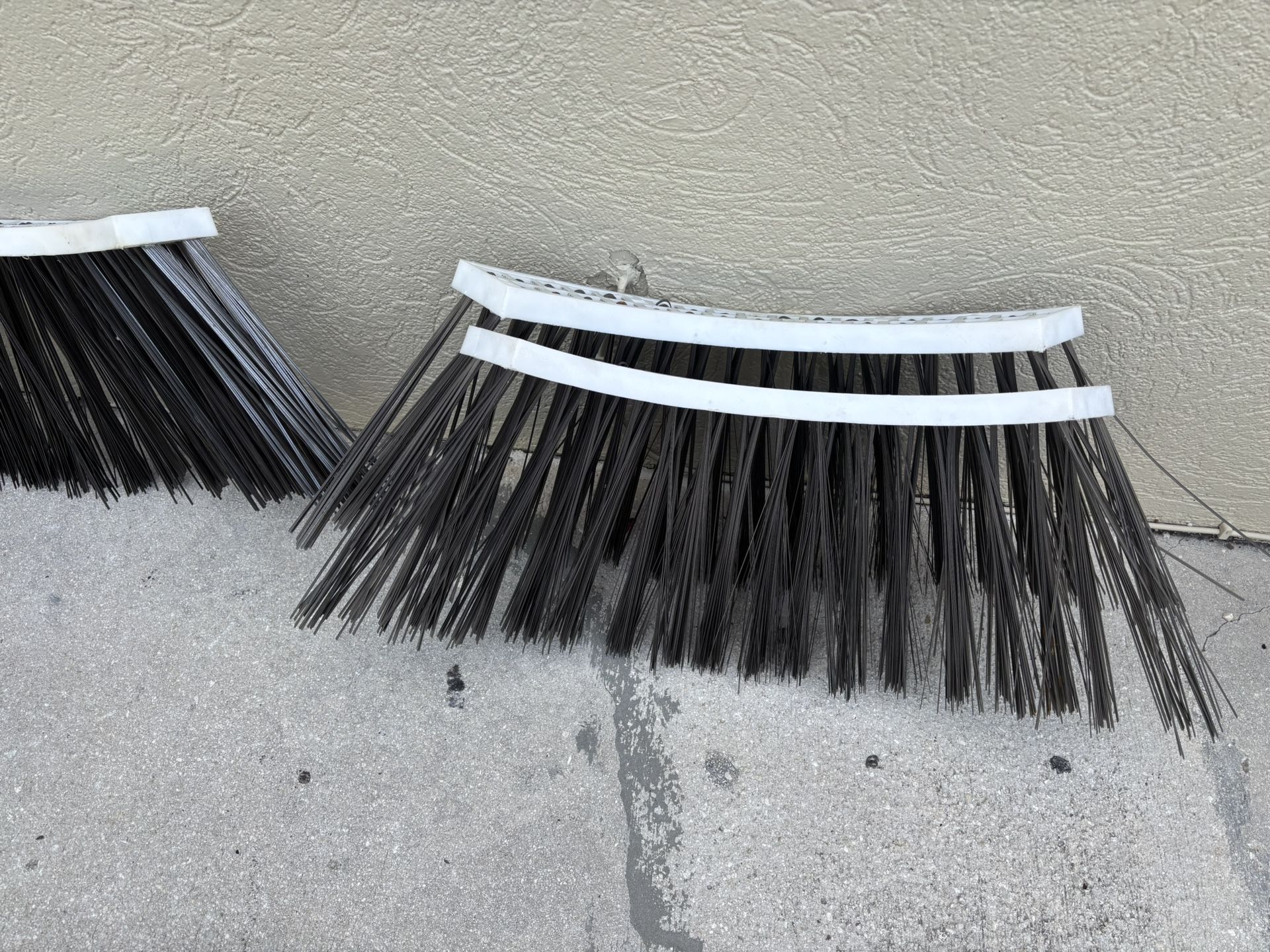 SWEEPING BRUSH FOR SWEEPS TRUCK