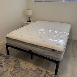 Like New -full Mattress And Metal Bed Frame