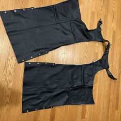 Universal Rider Medium  Sz Leather Chaps