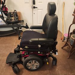 Quantum Edge 2.0 Power Wheelchair with Lift