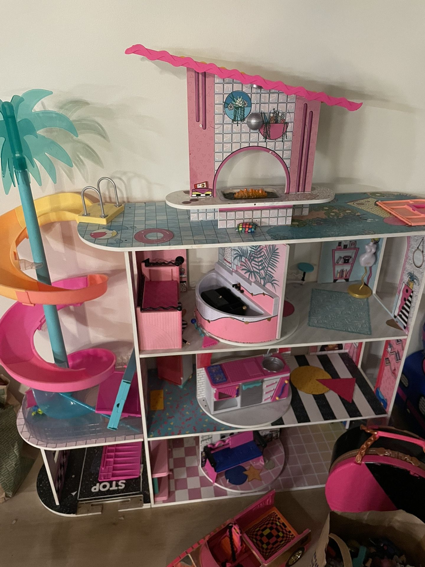 LOL DOLL HOUSE, BUS,CAR AND CLUBHOUSE