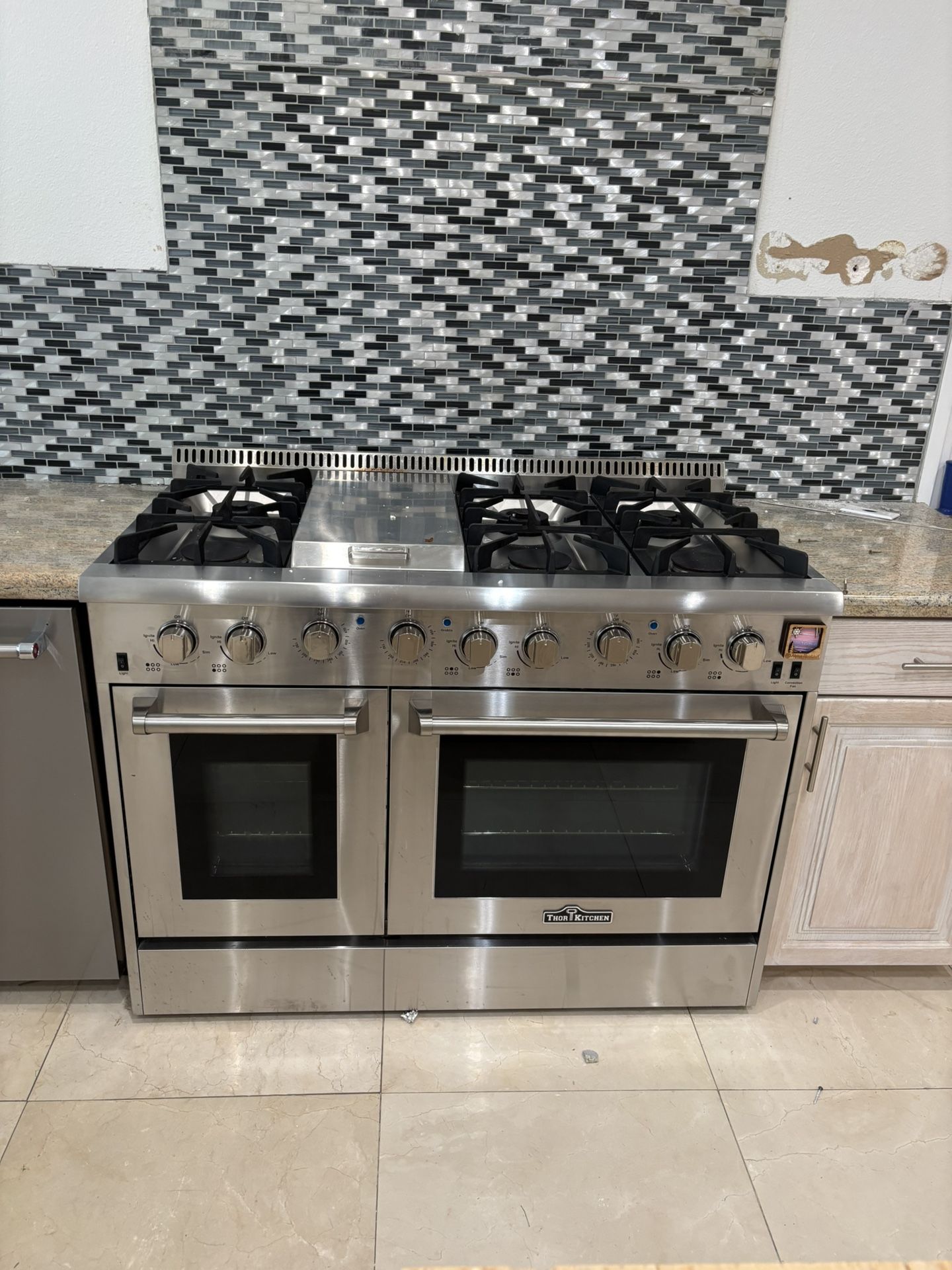 THOR Kitchen 48 Inch Dual Fuel Range in Stainless Steel - Professional- HRG4808U