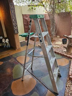 Aluminum ladder