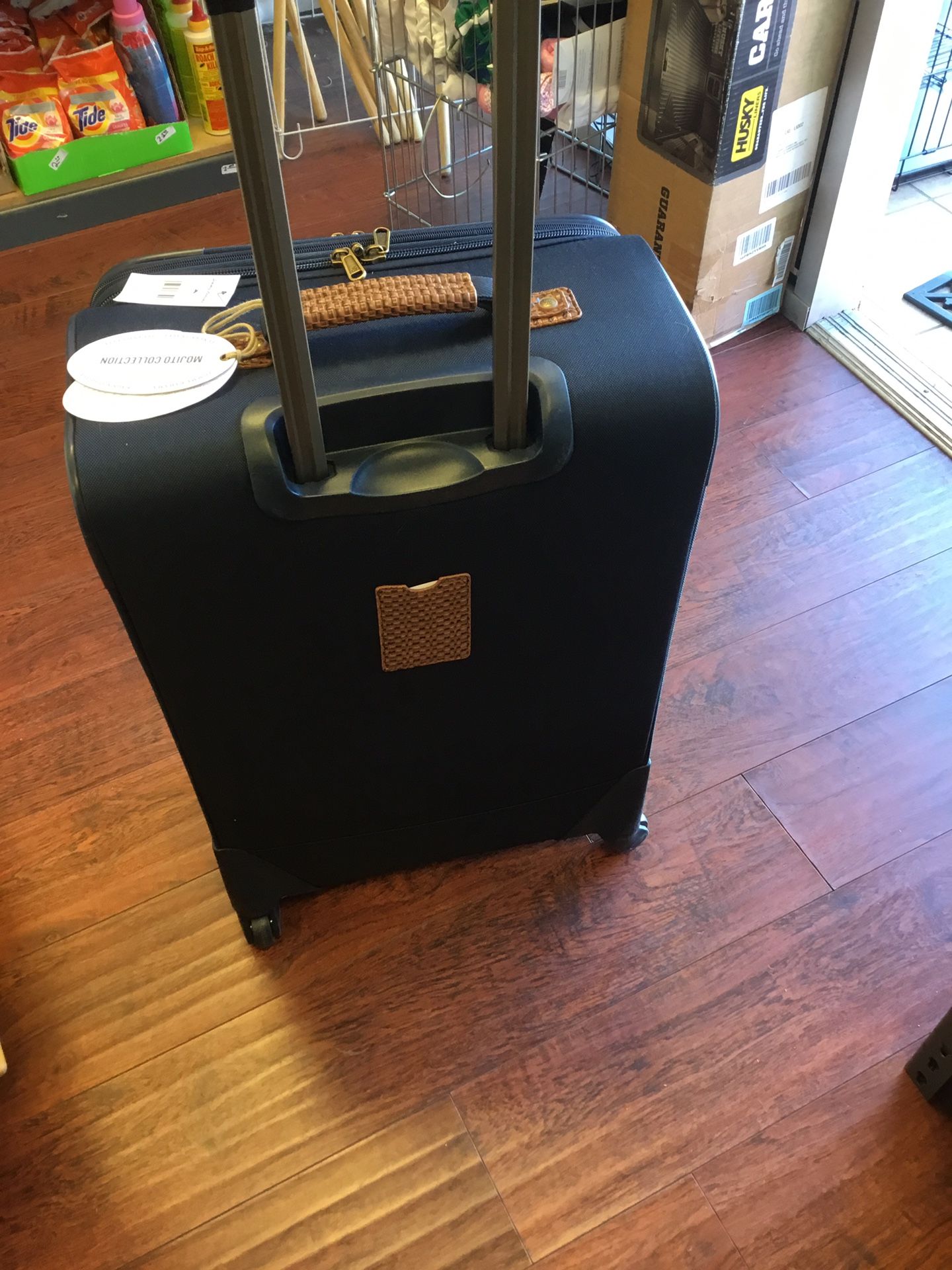 Tommy BAHAMA luggage size large. New never used